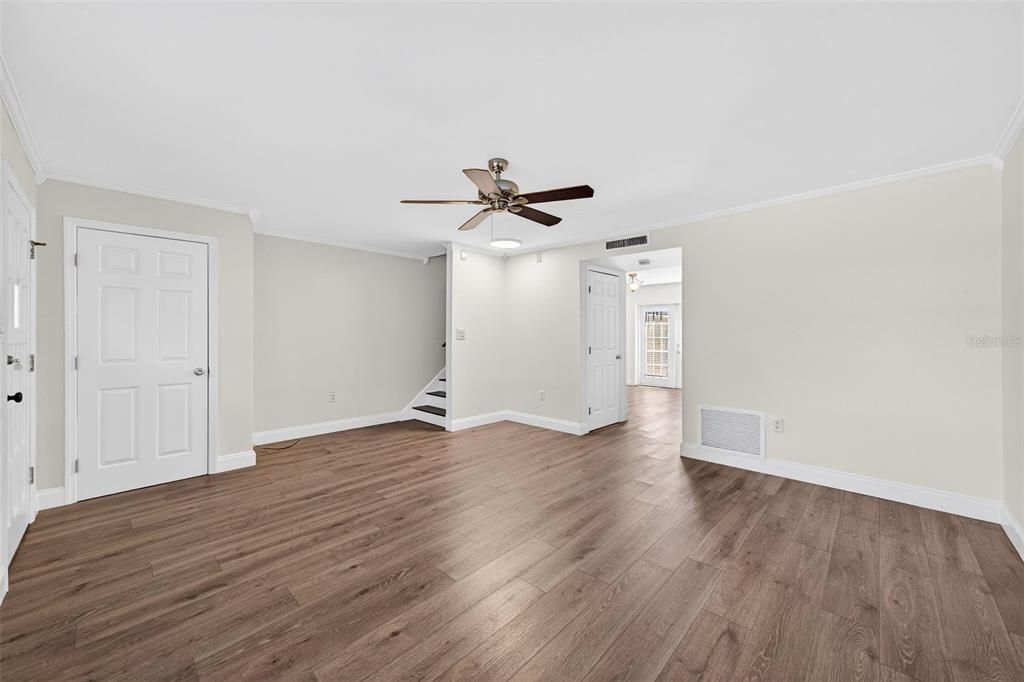For Sale: $359,000 (2 beds, 1 baths, 1235 Square Feet)