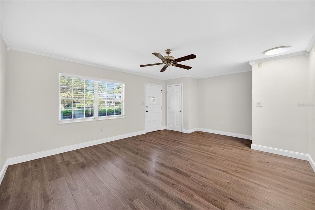 For Sale: $359,000 (2 beds, 1 baths, 1235 Square Feet)