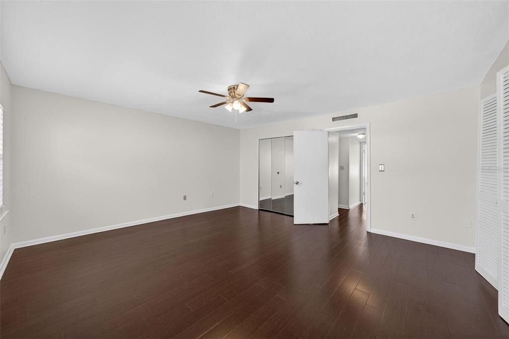 For Sale: $359,000 (2 beds, 1 baths, 1235 Square Feet)