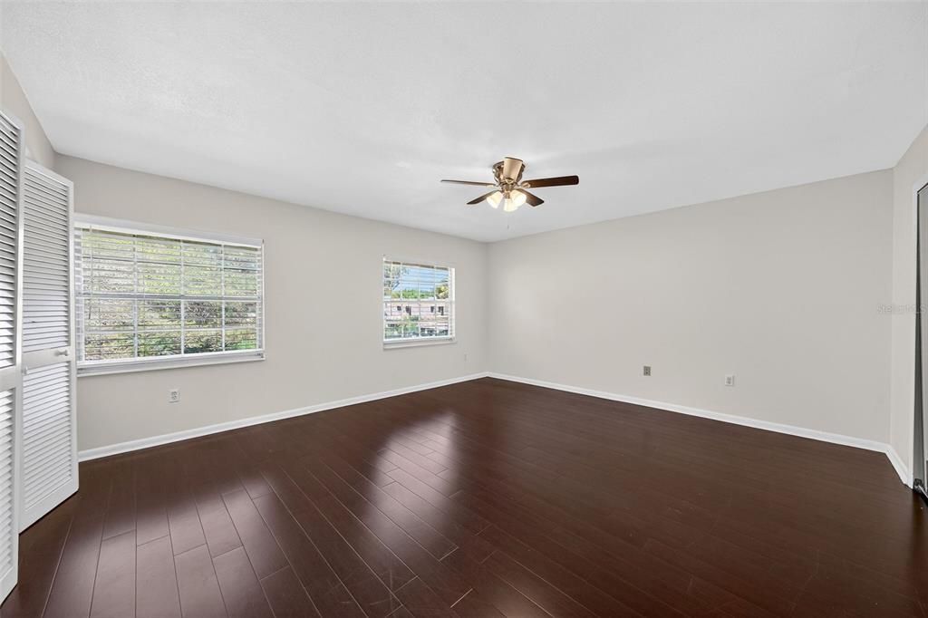 For Sale: $359,000 (2 beds, 1 baths, 1235 Square Feet)