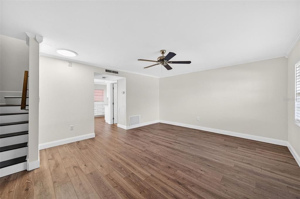 For Sale: $359,000 (2 beds, 1 baths, 1235 Square Feet)