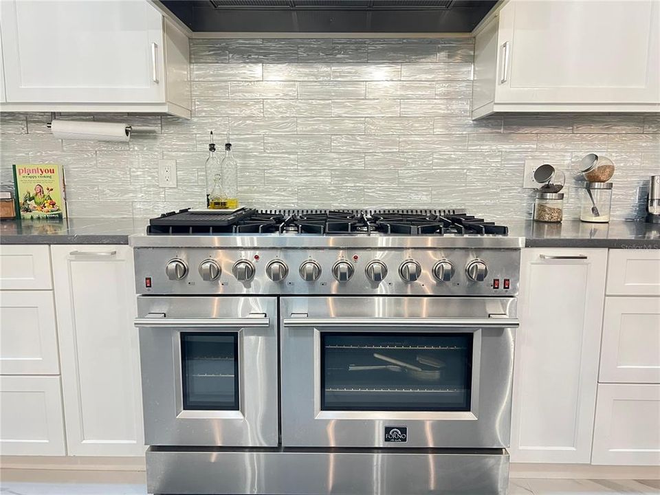 For Sale: $1,550,000 (6 beds, 4 baths, 5475 Square Feet)