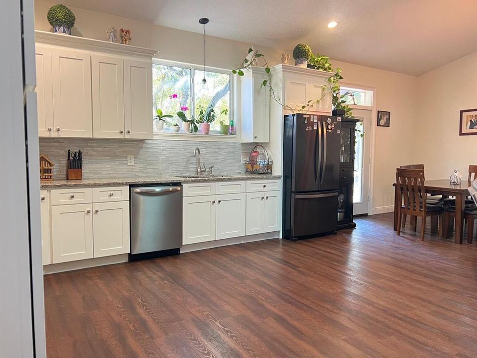 For Sale: $1,550,000 (6 beds, 4 baths, 5475 Square Feet)