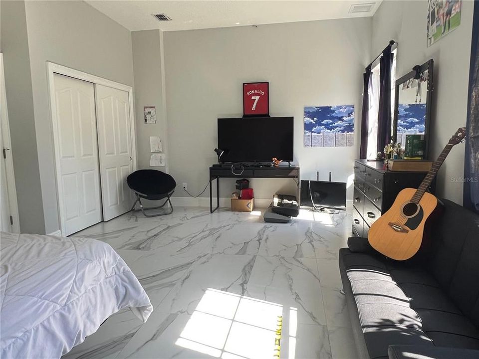 For Sale: $1,550,000 (6 beds, 4 baths, 5475 Square Feet)
