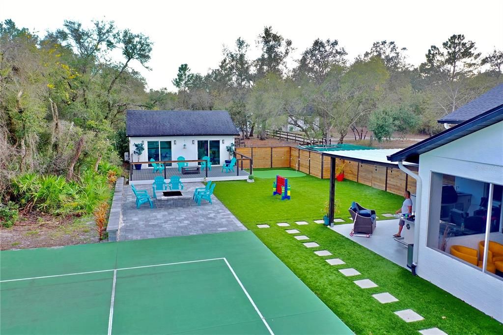 For Sale: $1,550,000 (6 beds, 4 baths, 5475 Square Feet)