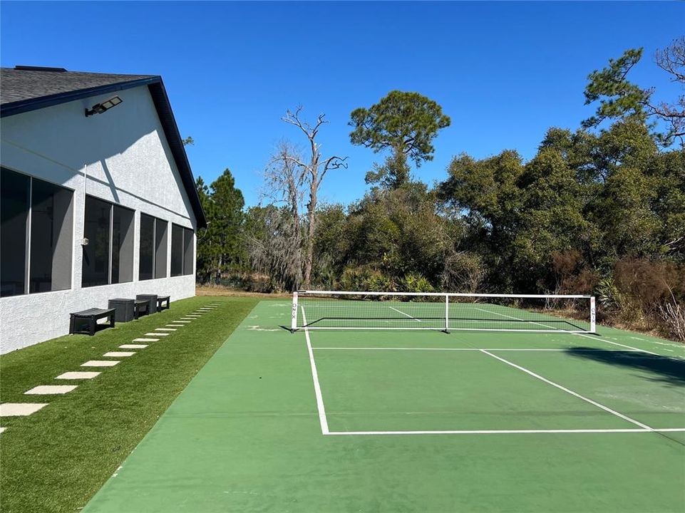 For Sale: $1,550,000 (6 beds, 4 baths, 5475 Square Feet)