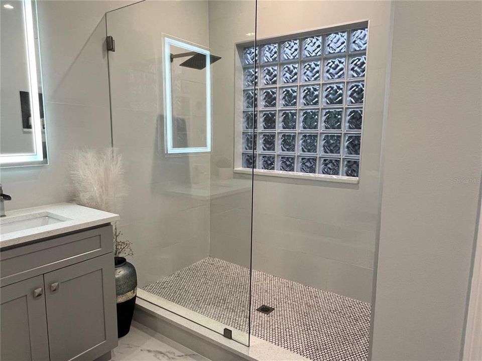 For Sale: $1,550,000 (6 beds, 4 baths, 5475 Square Feet)