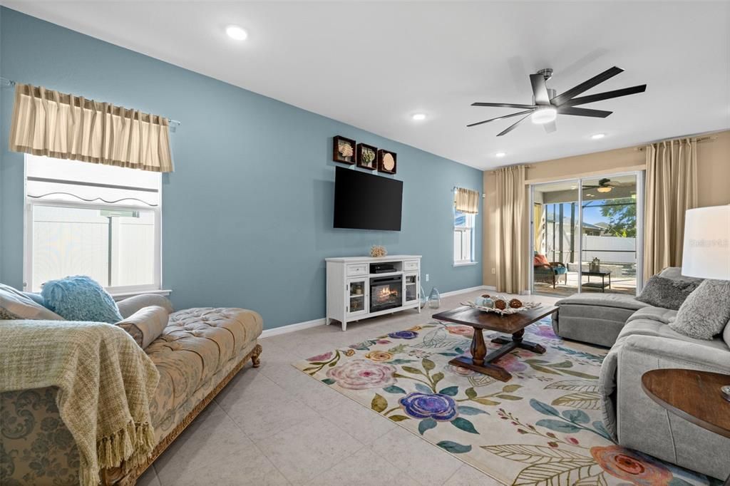 Active With Contract: $515,000 (3 beds, 2 baths, 2067 Square Feet)