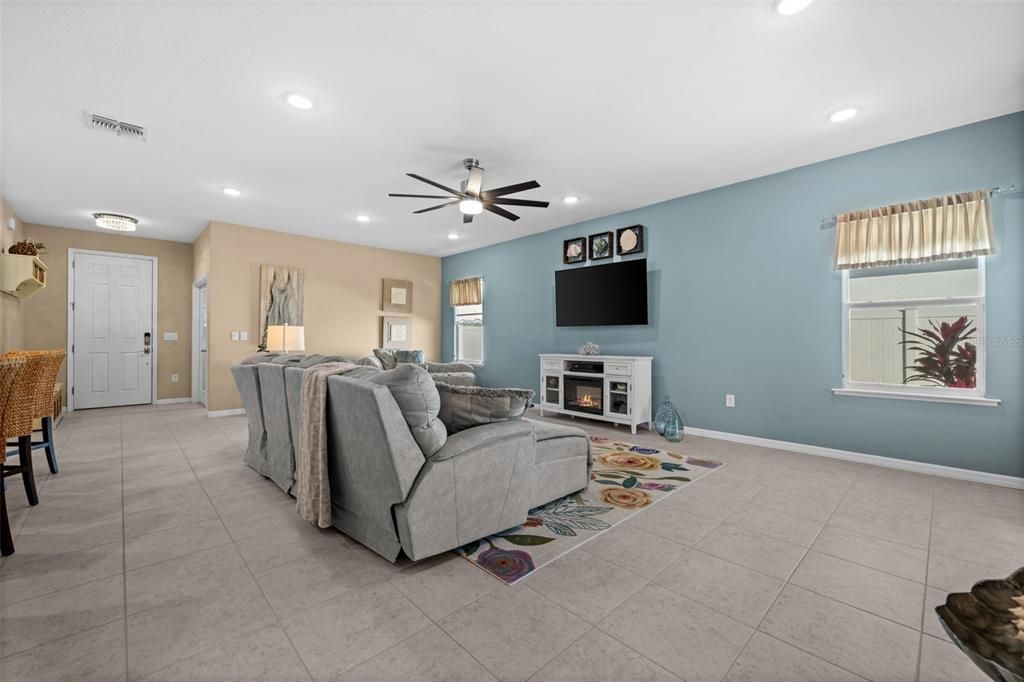 Active With Contract: $515,000 (3 beds, 2 baths, 2067 Square Feet)