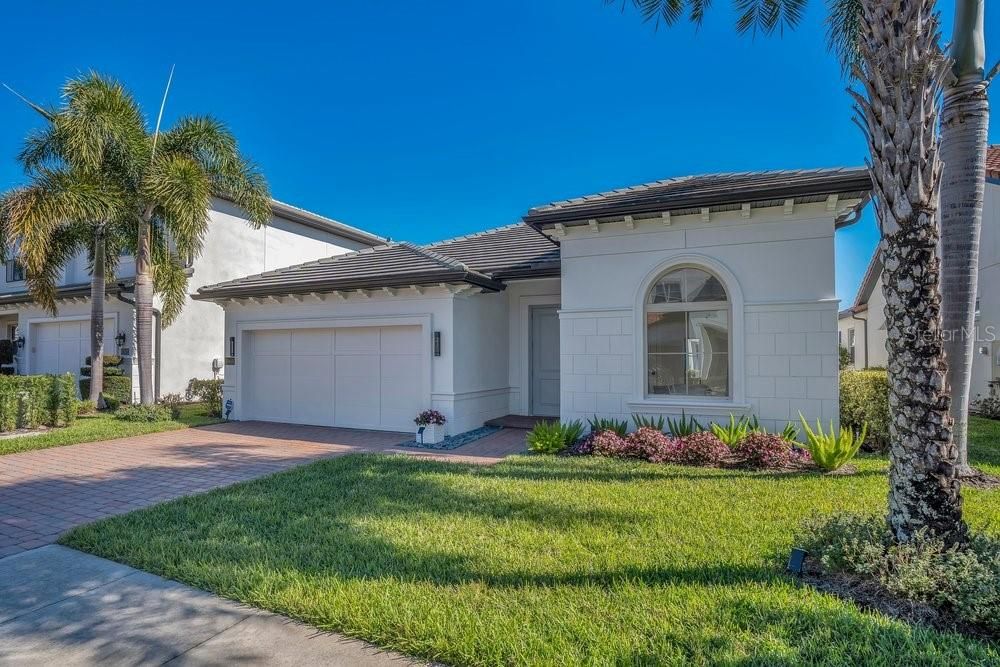 For Sale: $965,000 (4 beds, 2 baths, 2390 Square Feet)