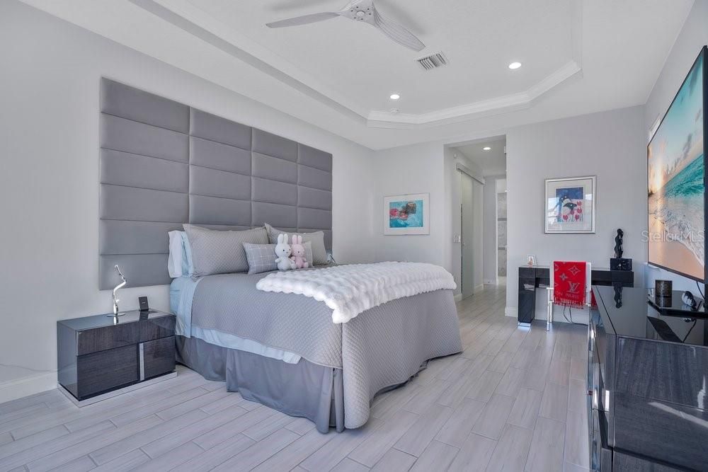 For Sale: $965,000 (4 beds, 2 baths, 2390 Square Feet)