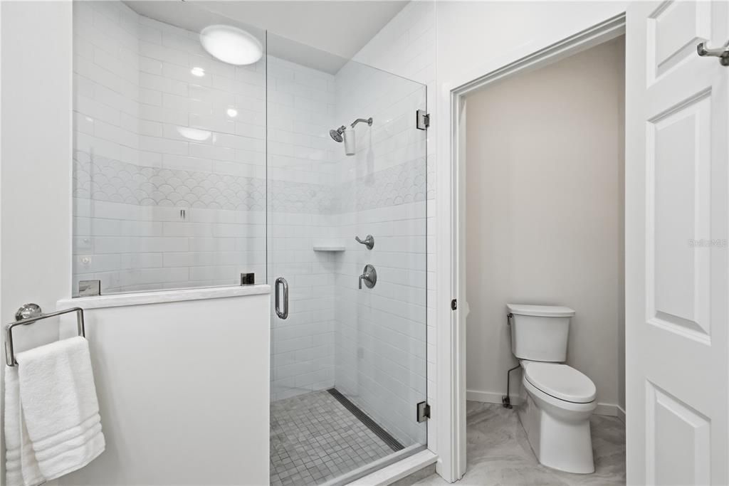Activo con contrato: $2,200,000 (3 camas, 3 baños, 2094 Pies cuadrados)