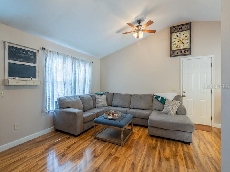 En Venta: $249,000 (3 camas, 2 baños, 1296 Pies cuadrados)
