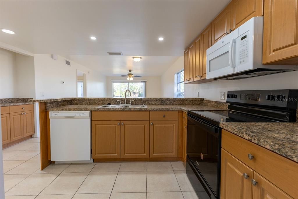 Active With Contract: $119,900 (2 beds, 2 baths, 1092 Square Feet)