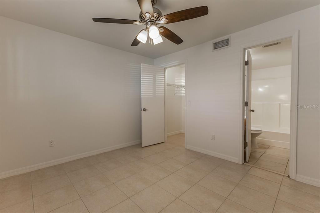 Active With Contract: $119,900 (2 beds, 2 baths, 1092 Square Feet)