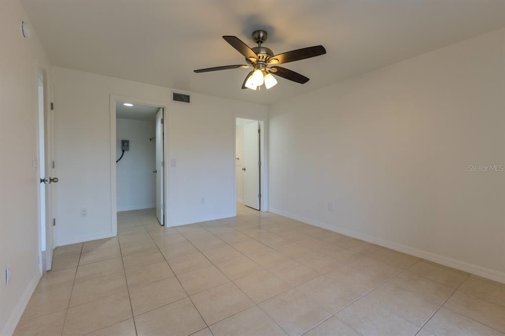 Active With Contract: $119,900 (2 beds, 2 baths, 1092 Square Feet)