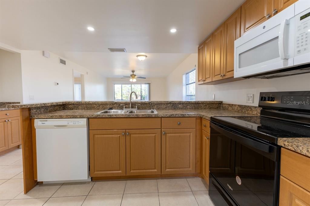 Active With Contract: $119,900 (2 beds, 2 baths, 1092 Square Feet)