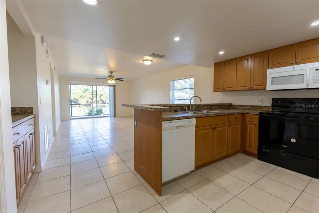 Active With Contract: $119,900 (2 beds, 2 baths, 1092 Square Feet)
