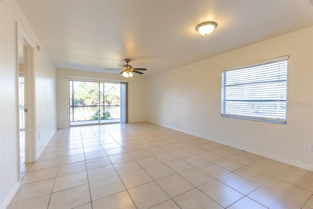 Active With Contract: $119,900 (2 beds, 2 baths, 1092 Square Feet)