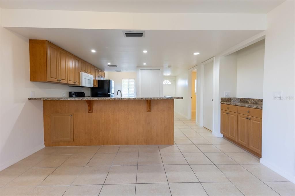 Active With Contract: $119,900 (2 beds, 2 baths, 1092 Square Feet)