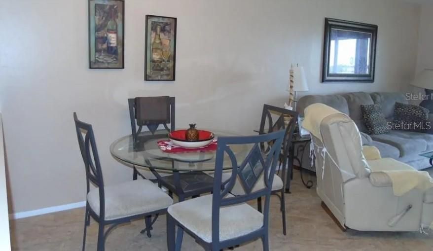 For Rent: $1,150 (2 beds, 2 baths, 871 Square Feet)