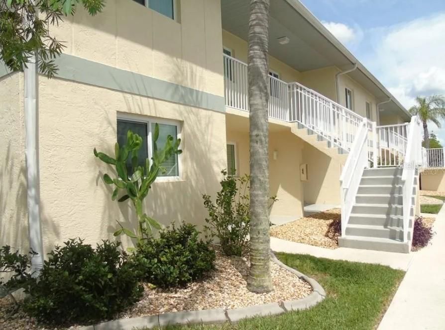 For Rent: $1,150 (2 beds, 2 baths, 871 Square Feet)