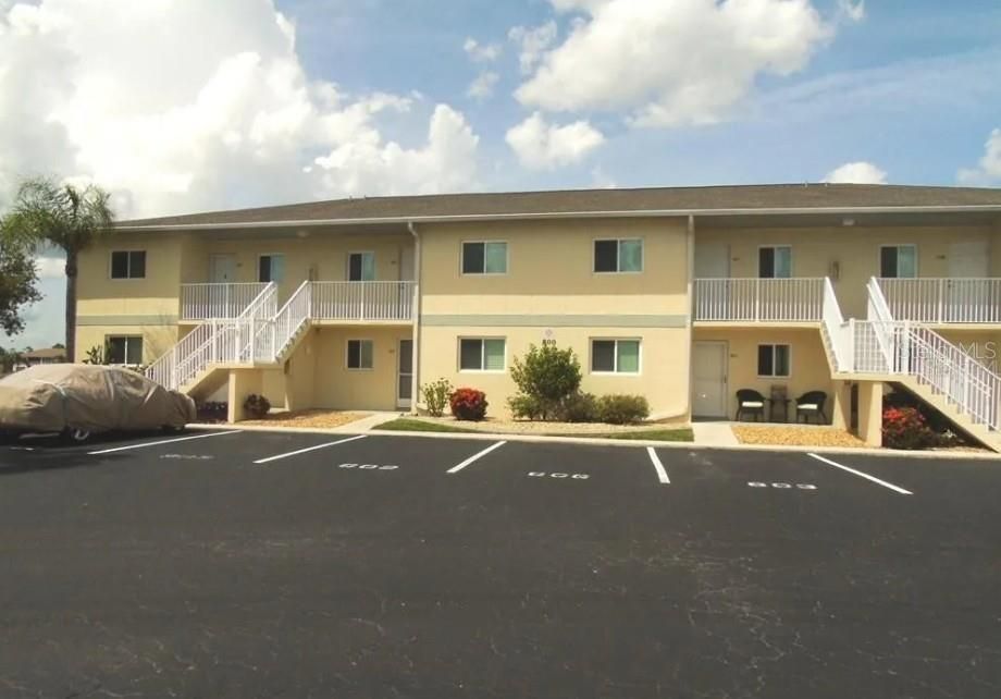 For Rent: $1,150 (2 beds, 2 baths, 871 Square Feet)