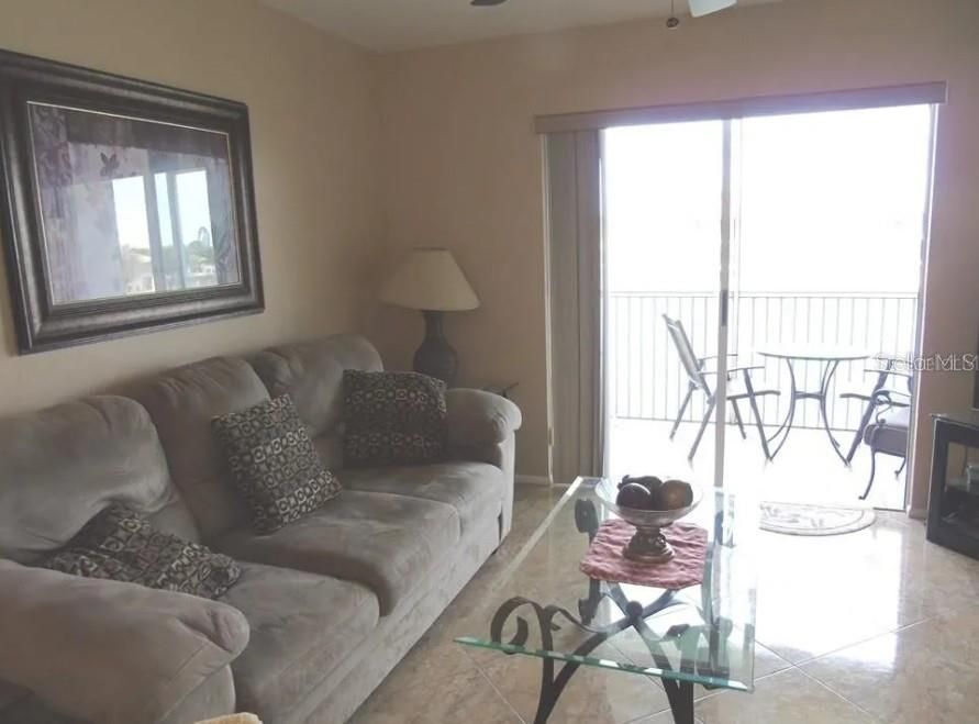 For Rent: $1,150 (2 beds, 2 baths, 871 Square Feet)