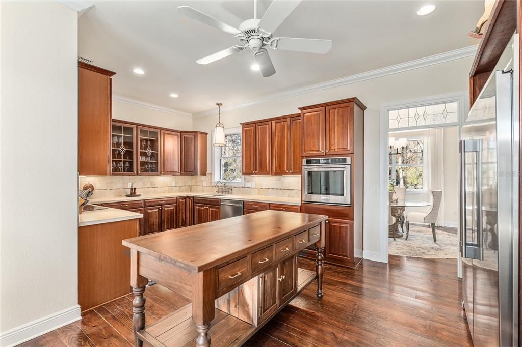 Activo con contrato: $999,000 (4 camas, 3 baños, 3610 Pies cuadrados)