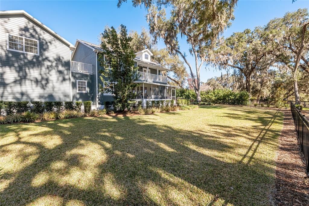 Activo con contrato: $999,000 (4 camas, 3 baños, 3610 Pies cuadrados)