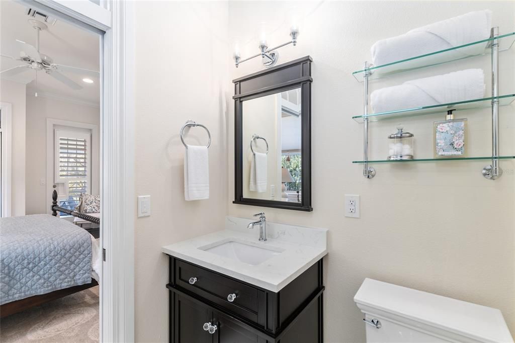 Activo con contrato: $999,000 (4 camas, 3 baños, 3610 Pies cuadrados)