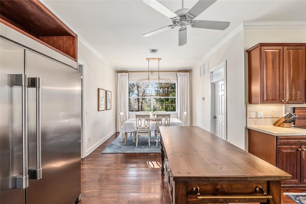 Activo con contrato: $999,000 (4 camas, 3 baños, 3610 Pies cuadrados)