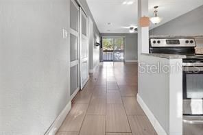 合同活跃: $110,000 (2 贝兹, 2 浴室, 832 平方英尺)