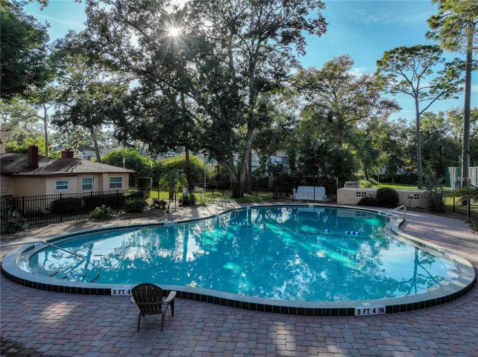 合同活跃: $110,000 (2 贝兹, 2 浴室, 832 平方英尺)