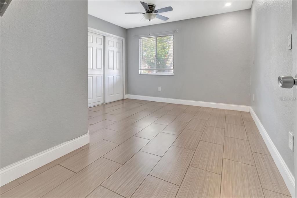 合同活跃: $110,000 (2 贝兹, 2 浴室, 832 平方英尺)