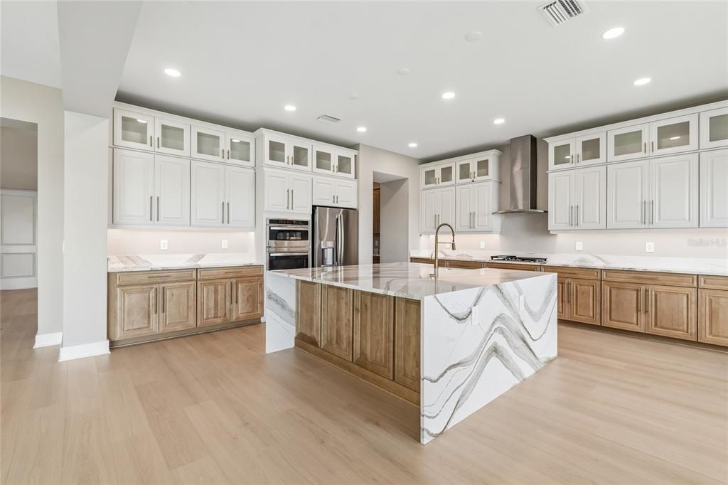 For Sale: $1,499,999 (5 beds, 5 baths, 4661 Square Feet)