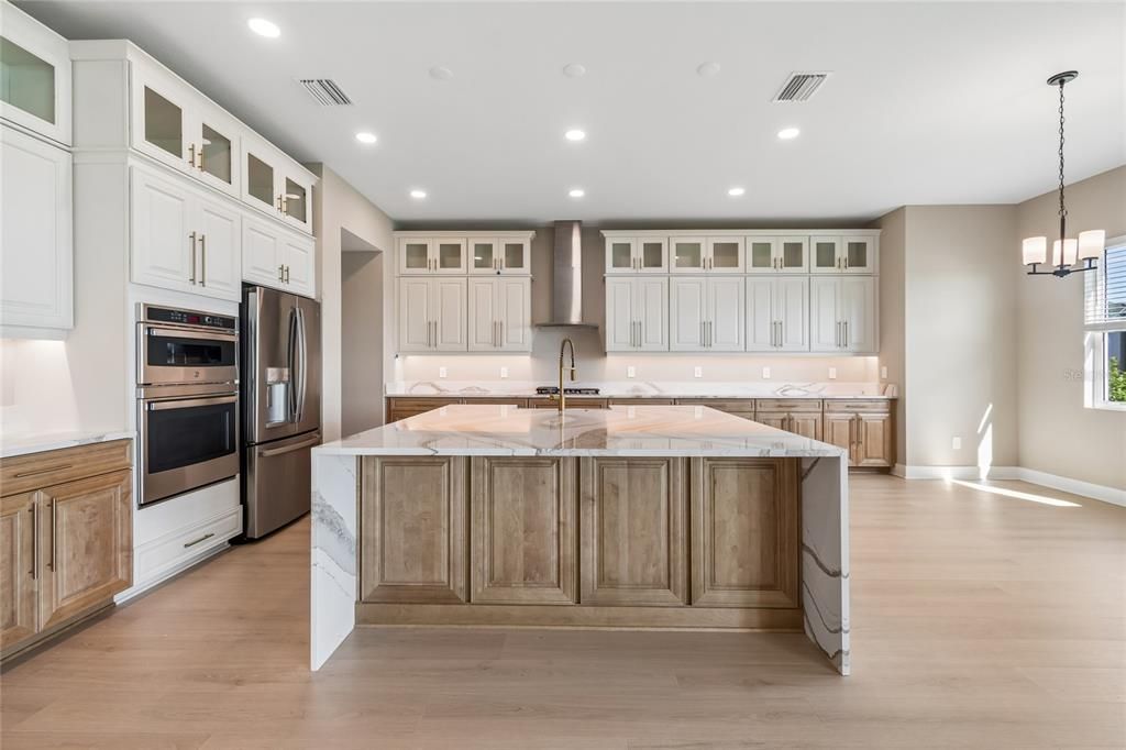 For Sale: $1,499,999 (5 beds, 5 baths, 4661 Square Feet)