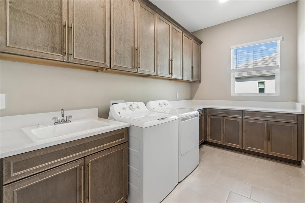 For Sale: $1,499,999 (5 beds, 5 baths, 4661 Square Feet)