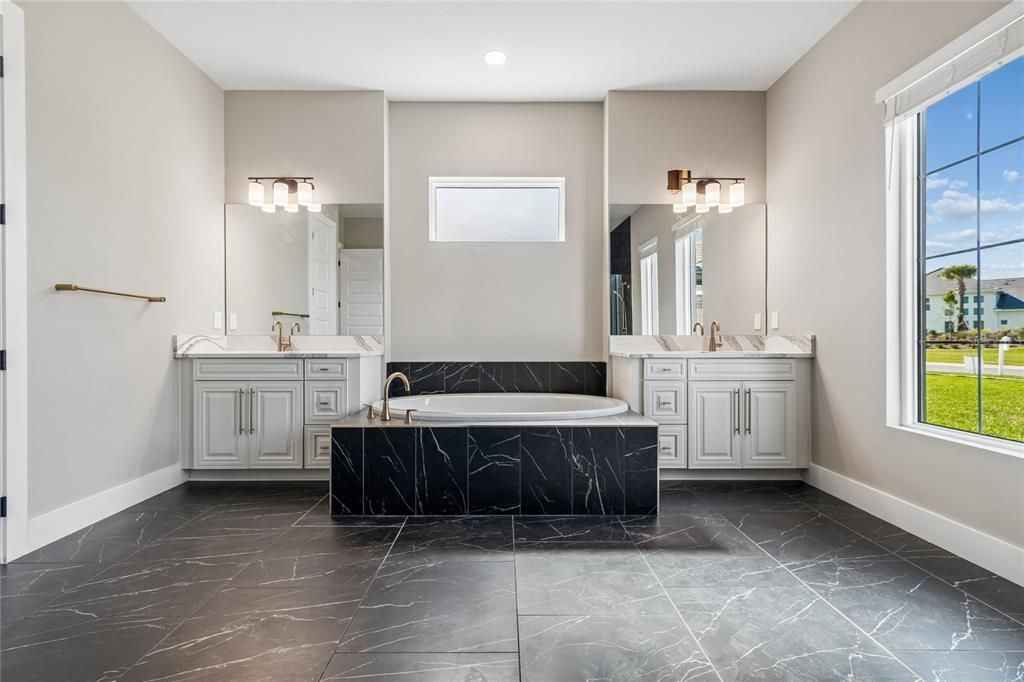 For Sale: $1,499,999 (5 beds, 5 baths, 4661 Square Feet)