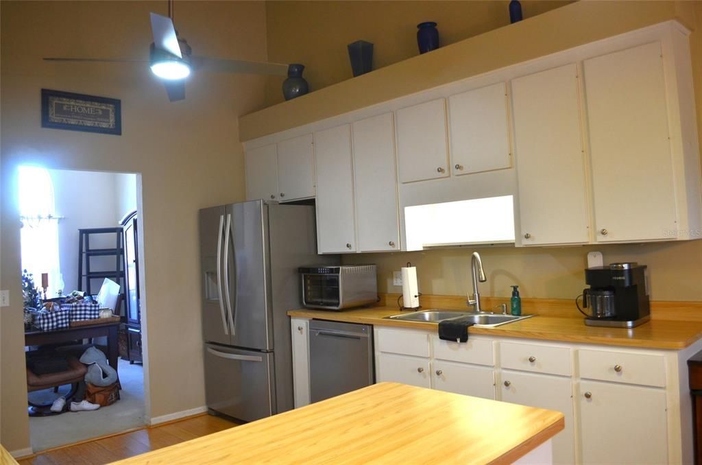 For Sale: $349,500 (3 beds, 2 baths, 1972 Square Feet)