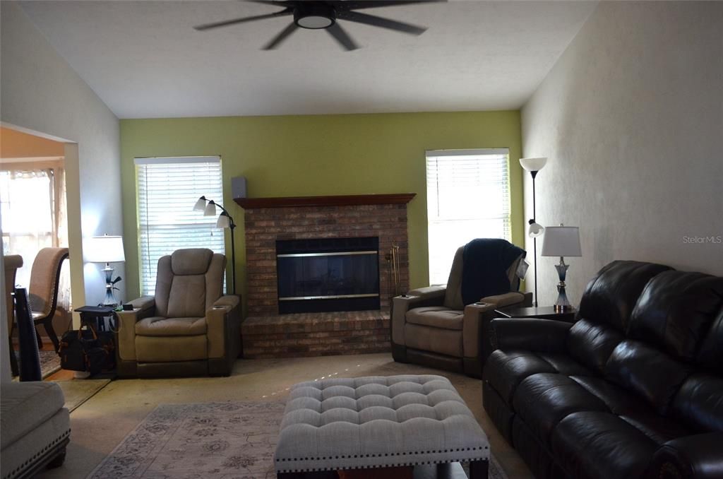 For Sale: $349,500 (3 beds, 2 baths, 1972 Square Feet)