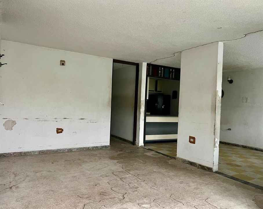 Activo con contrato: $150,000 (4 camas, 2 baños, 2881.01 Pies cuadrados)