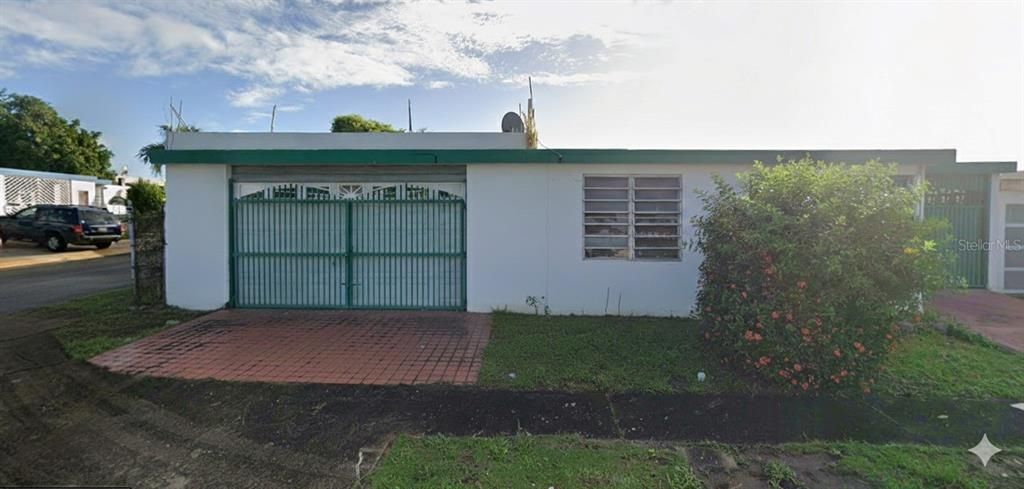 Activo con contrato: $150,000 (4 camas, 2 baños, 2881.01 Pies cuadrados)