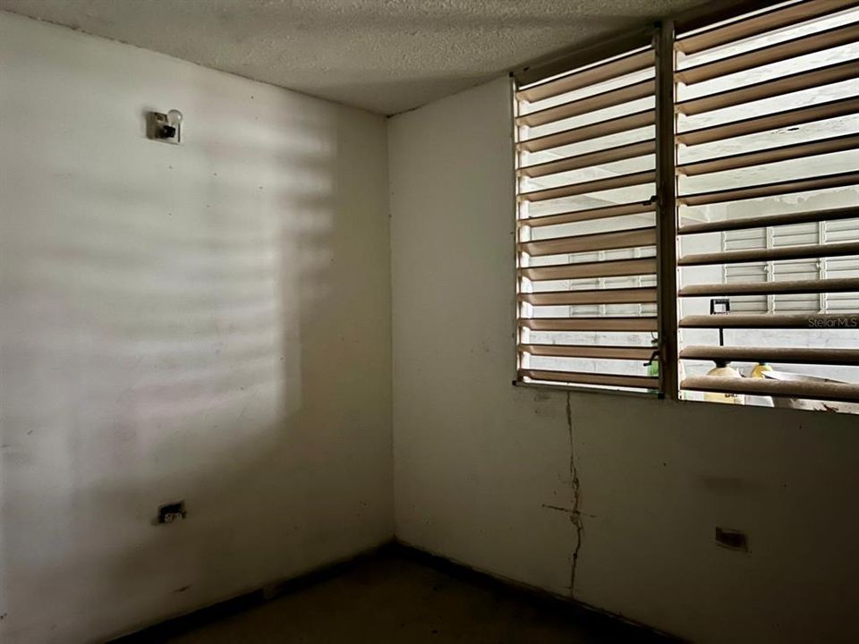 Activo con contrato: $150,000 (4 camas, 2 baños, 2881.01 Pies cuadrados)