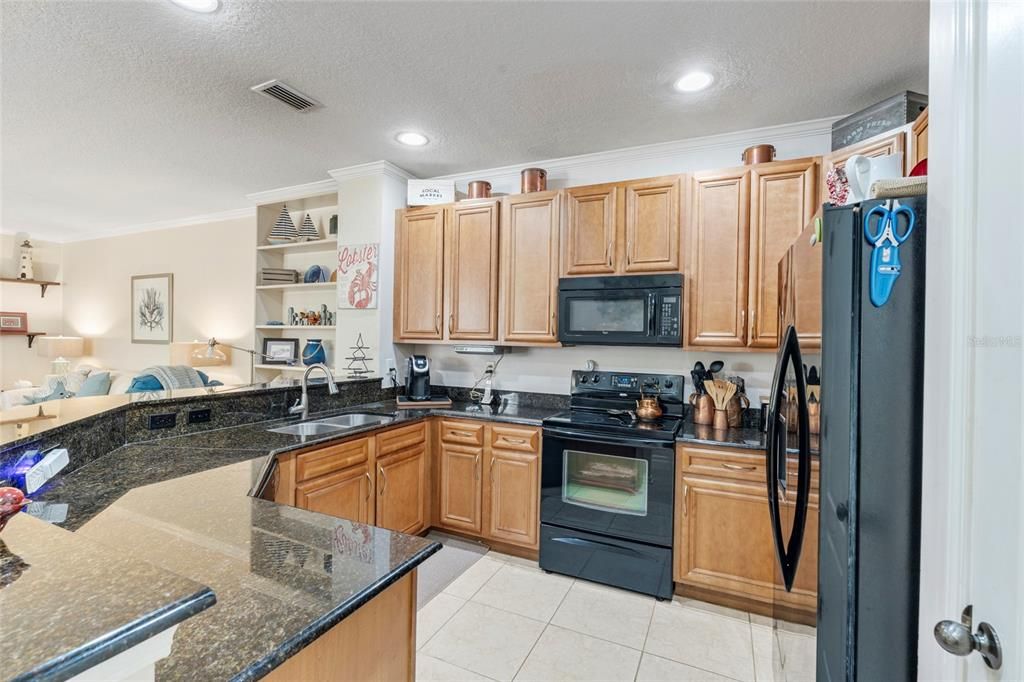 На продажу: $284,000 (3 спален, 2 ванн, 1594 Квадратных фут)