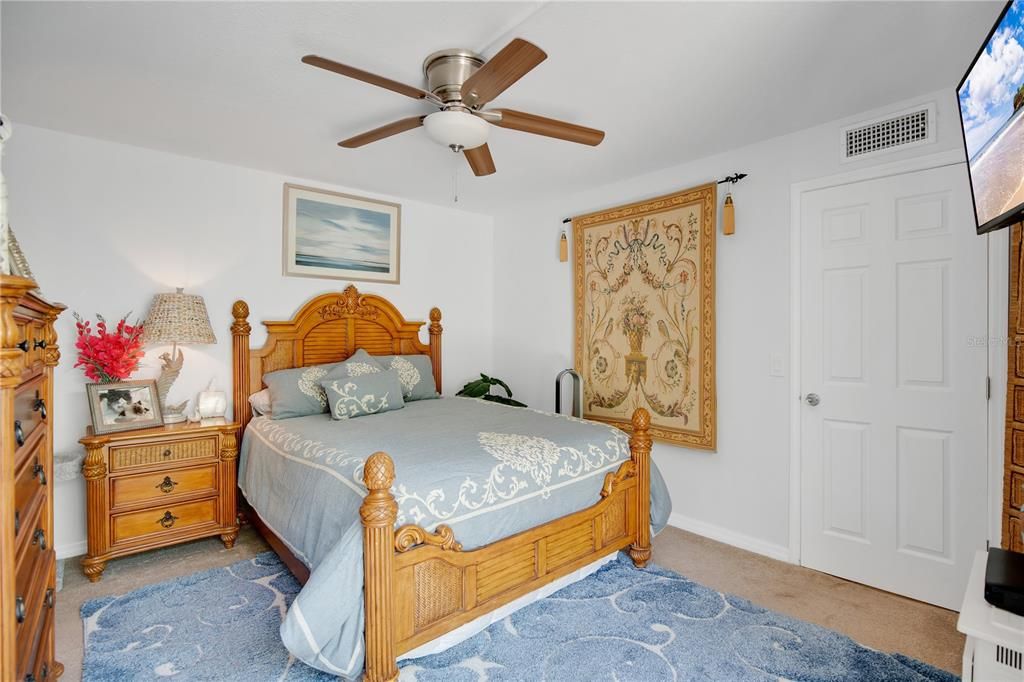 For Sale: $349,500 (2 beds, 2 baths, 1188 Square Feet)