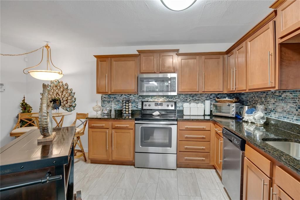 For Sale: $349,500 (2 beds, 2 baths, 1188 Square Feet)