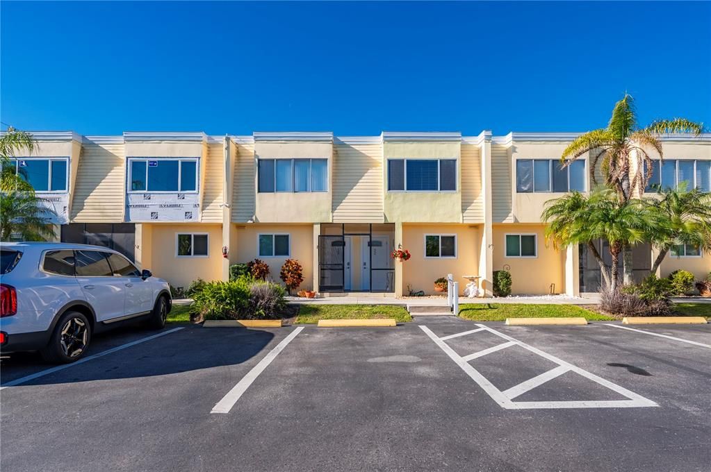 Activo con contrato: $149,900 (2 camas, 1 baños, 999 Pies cuadrados)
