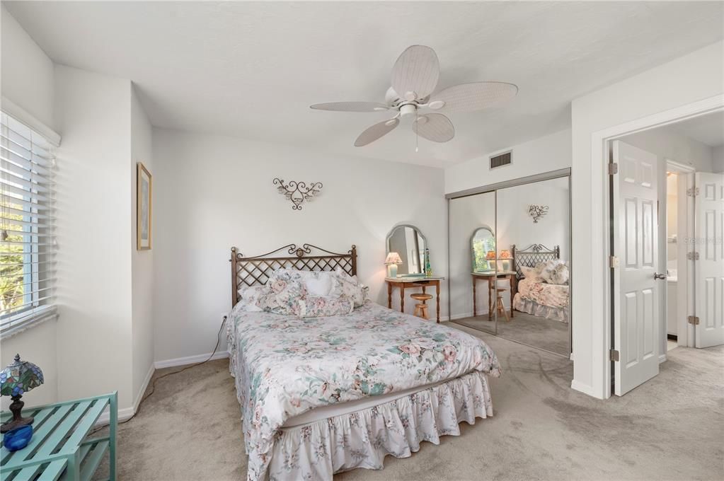 Activo con contrato: $149,900 (2 camas, 1 baños, 999 Pies cuadrados)