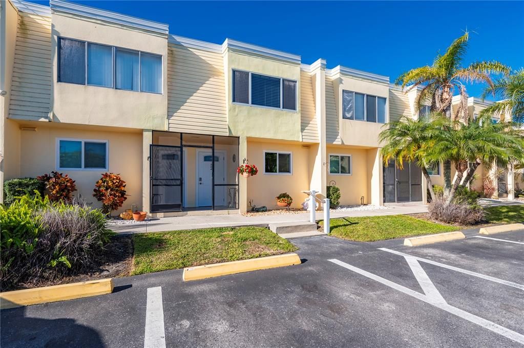 Activo con contrato: $149,900 (2 camas, 1 baños, 999 Pies cuadrados)